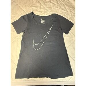 Nike Women's Black Athletic Cut T-Shirt Size M Swoosh Logo Graphic Tee‎